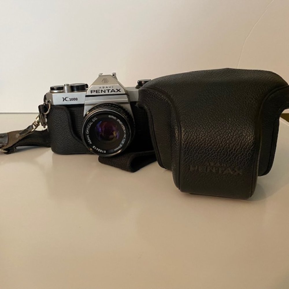 Vintage Asahi Pentax K1000 35mm SLR with Hard Shell Case Mint Condition